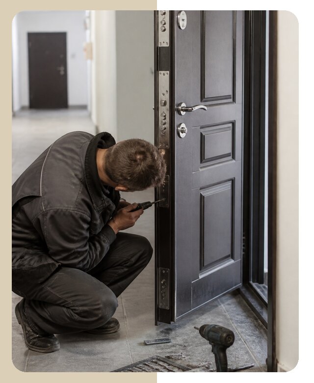 Усиление входной двери с установкой броненакладки в Большой Камне